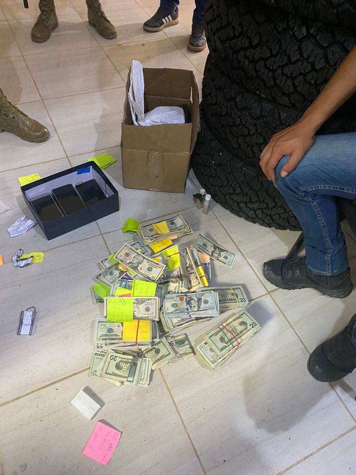 EN EL AZUAY, 7 DETENIDOS EN CANTÓN PONCE ENRIQUEZ CON ARMAS Y DINERO