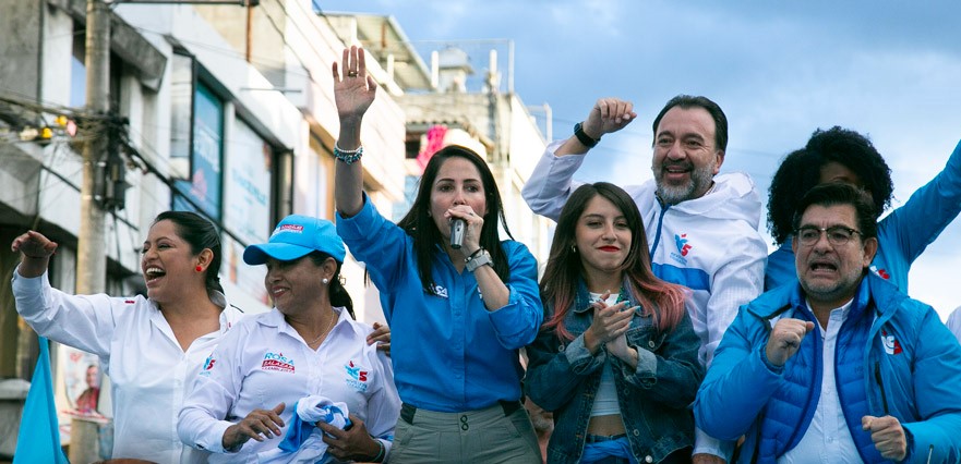 "ESTÁ CHIRO, Y NO LE ALCANZA EL SUELDO"