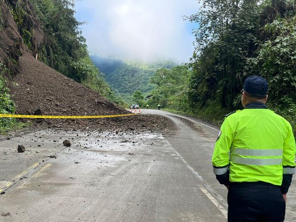 ABIERTO UN CARRIL EN EL Km. 95 EN LA VÍA CUENCA-MOLLETURO-NARANJAL.