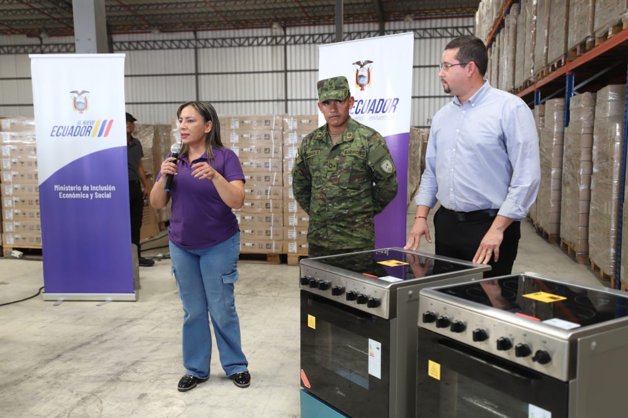 GOBIERNO ENTREGARÁ DE MANERA GRATUITA CERCA DE 80.000 COCINAS DE INDUCCIÓN QUE SE ENCONTRABAN EMBODEGADAS DESDE EL 2014, QUE COSTARON 10 MILLONES DE DÓLARES.-