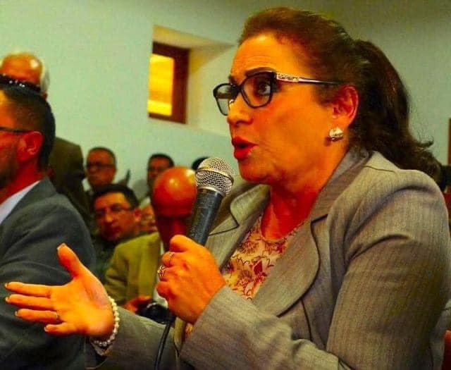 DESTITUYEN DEL IESS, A HIJA DE ROSA ARGUDO. LA RESOLUCIÓN ES CON UN VISTO BUENO Y SIN INDEMNIZACIÓN A ANGÉLICA TERREROS.-