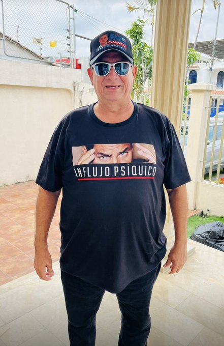 "MADURO LES ENVÍA ABRAZO Y BESOS"