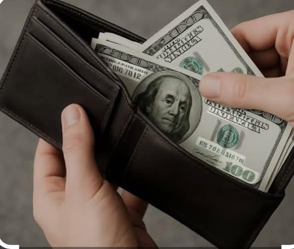 SALARIO BÁSICO EN ECUADOR SE FIJA EN 482 DÓLARES. INCREMENTO DE 12 DÓLARES.-